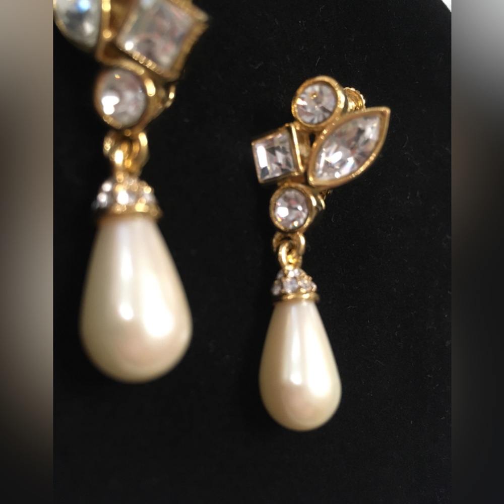 Clip on earrings - gold tone